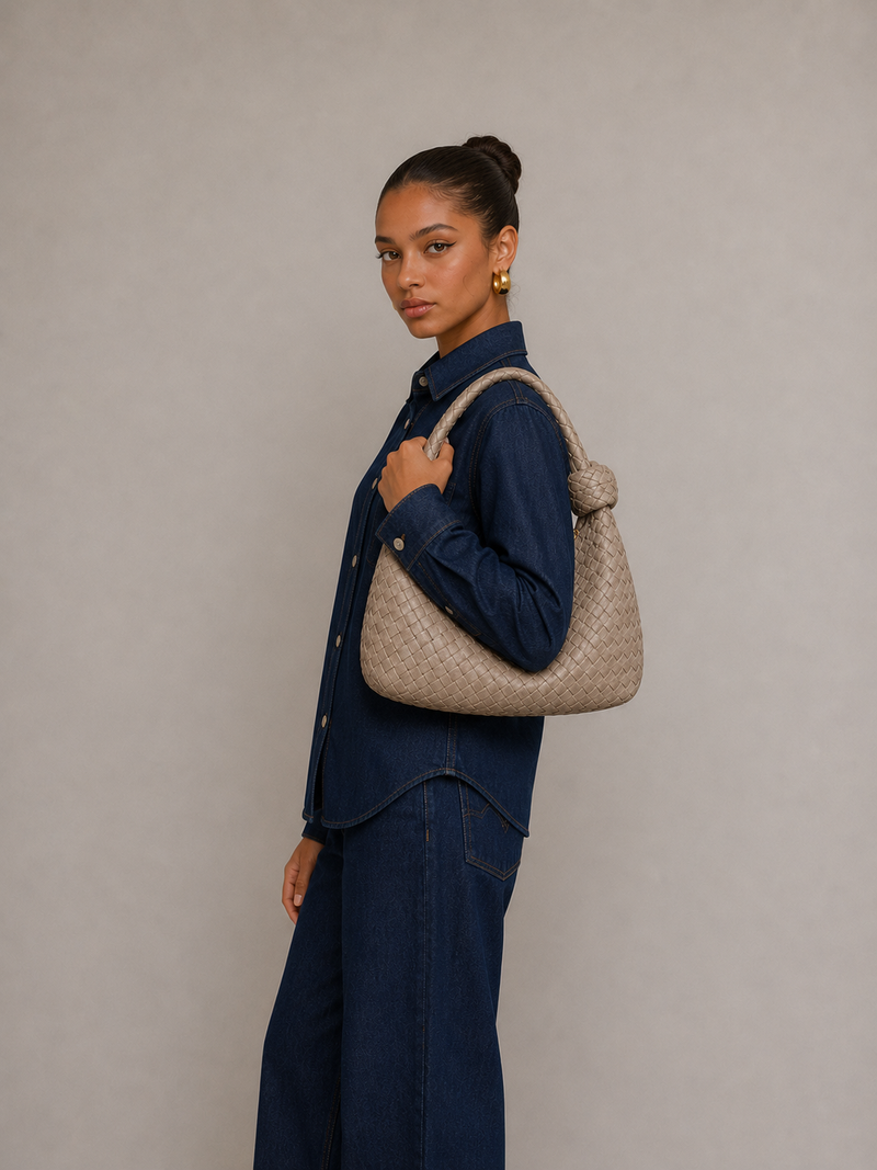The Banig Shoulderbag in Grey